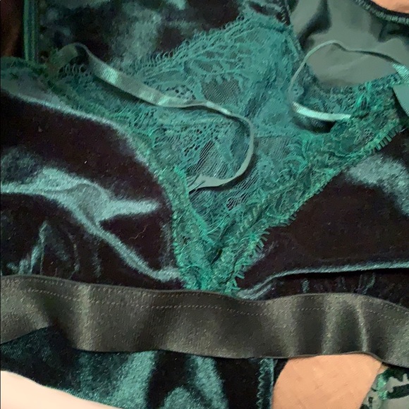 NWOT Emerald Green Velvet Lingerie Set - Picture 11 of 12